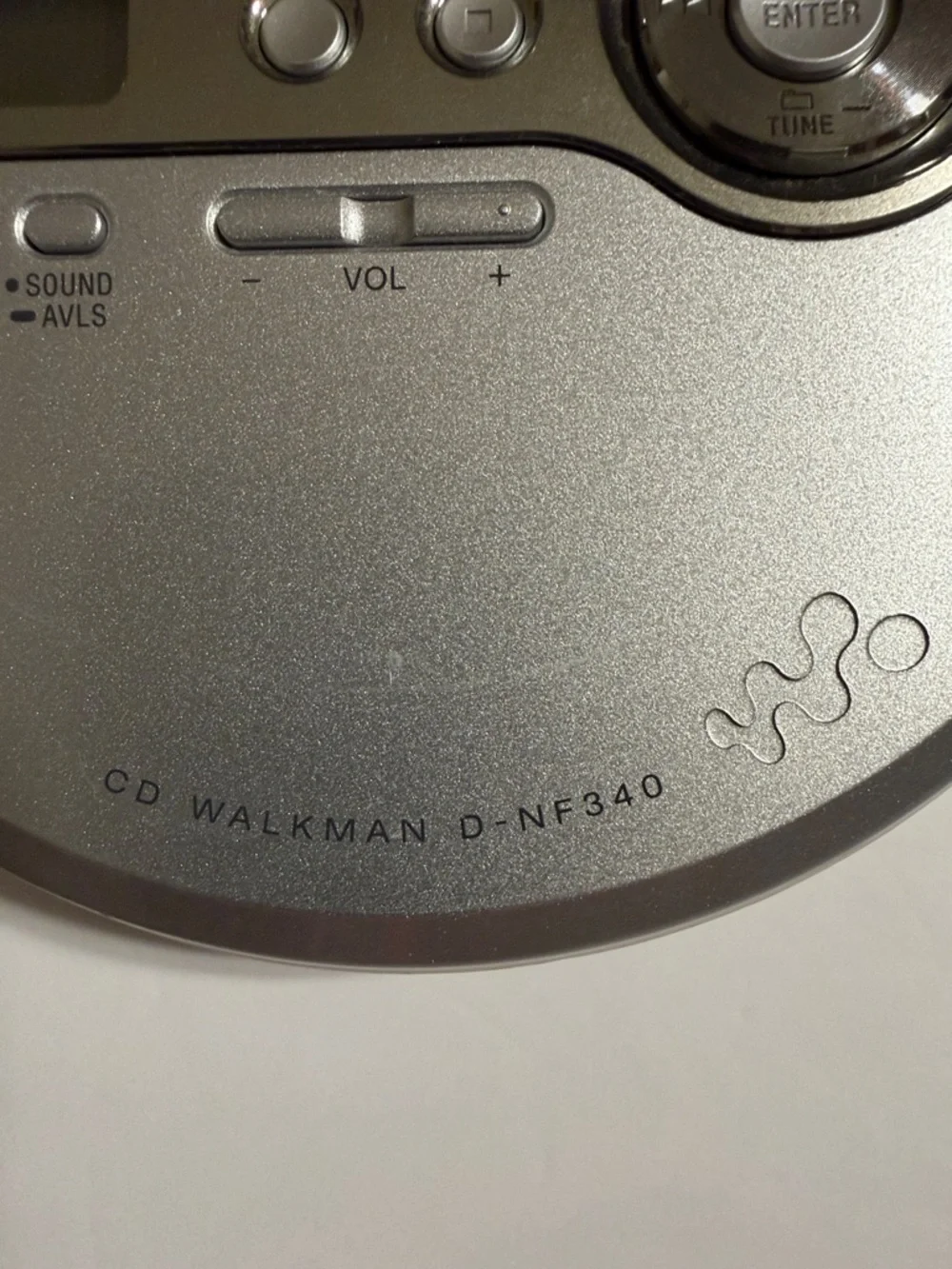 Sony D-NF340 Compact Disc Walkman CD/MP3/FM Radio Silver Portable with LCD